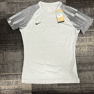 Nike Women’s Soccer Jersey Size M NWT
